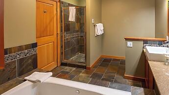 Pinnacle Ridge Chalets by Fernie Lodging