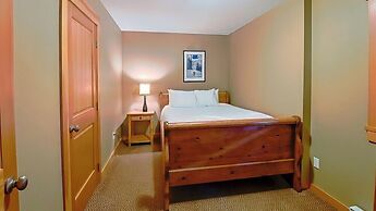 Pinnacle Ridge Chalets by Fernie Lodging