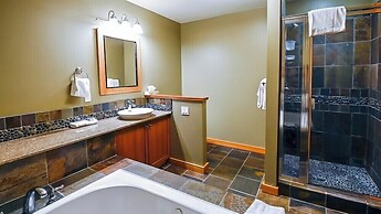 Pinnacle Ridge Chalets by Fernie Lodging