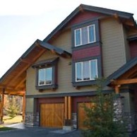 Pinnacle Ridge Chalets by Fernie Lodging