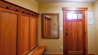 Pinnacle Ridge Chalets by Fernie Lodging