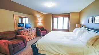 Pinnacle Ridge Chalets by Fernie Lodging