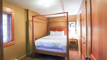 Pinnacle Ridge Chalets by Fernie Lodging