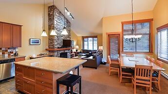 Pinnacle Ridge Chalets by Fernie Lodging