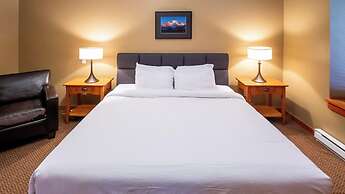 Pinnacle Ridge Chalets by Fernie Lodging