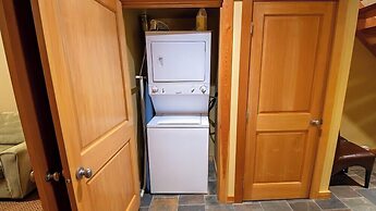 Pinnacle Ridge Chalets by Fernie Lodging