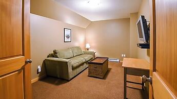 Pinnacle Ridge Chalets by Fernie Lodging