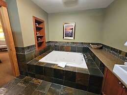 Pinnacle Ridge Chalets by Fernie Lodging