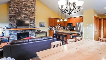 Pinnacle Ridge Chalets by Fernie Lodging