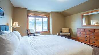 Pinnacle Ridge Chalets by Fernie Lodging