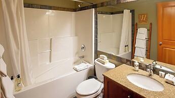 Pinnacle Ridge Chalets by Fernie Lodging