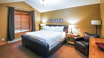 Pinnacle Ridge Chalets by Fernie Lodging