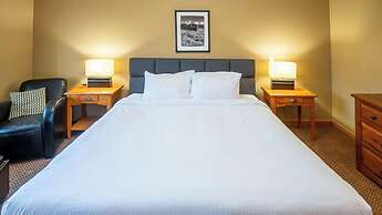 Pinnacle Ridge Chalets by Fernie Lodging