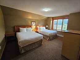 Pinnacle Ridge Chalets by Fernie Lodging
