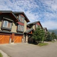 Pinnacle Ridge Chalets by Fernie Lodging