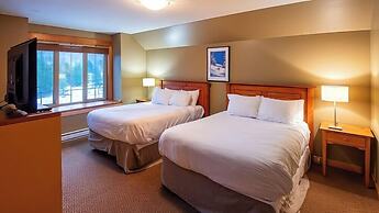 Pinnacle Ridge Chalets by Fernie Lodging