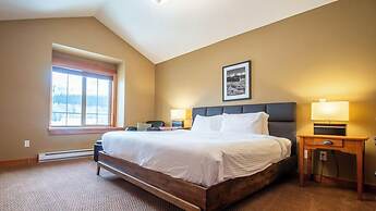 Pinnacle Ridge Chalets by Fernie Lodging