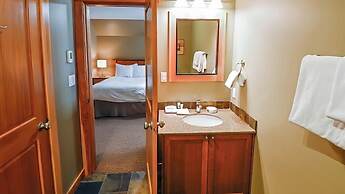 Pinnacle Ridge Chalets by Fernie Lodging