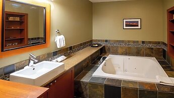 Pinnacle Ridge Chalets by Fernie Lodging