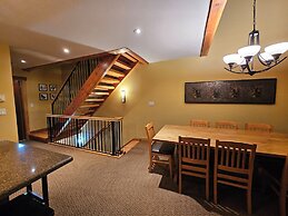 Pinnacle Ridge Chalets by Fernie Lodging