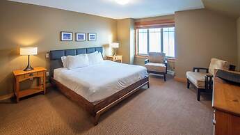 Pinnacle Ridge Chalets by Fernie Lodging