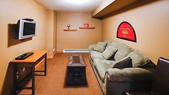 Pinnacle Ridge Chalets by Fernie Lodging