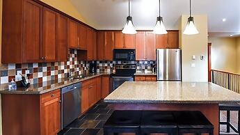 Pinnacle Ridge Chalets by Fernie Lodging
