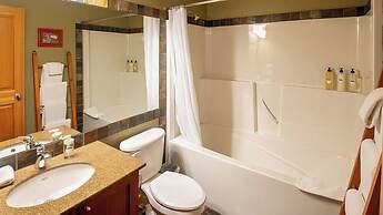 Pinnacle Ridge Chalets by Fernie Lodging