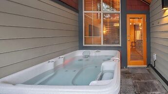 Pinnacle Ridge Chalets by Fernie Lodging