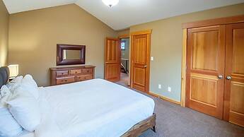 Pinnacle Ridge Chalets by Fernie Lodging