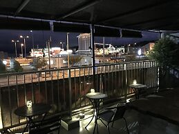 Uno Port INN