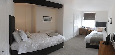 Ty Helyg Guest House