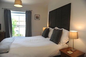 Ty Helyg Guest House