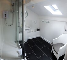 Ty Helyg Guest House