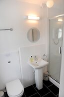 Ty Helyg Guest House