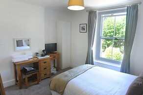 Ty Helyg Guest House