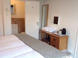 Ty Helyg Guest House