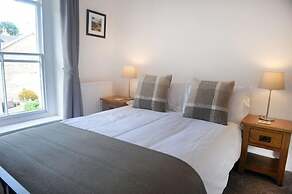 Ty Helyg Guest House