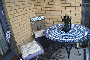 MetroStays - Riverside Apartment