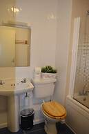 MetroStays - Riverside Apartment