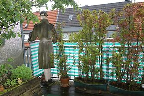 Big 2 Room Apartment with Balcony