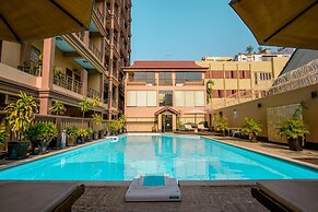 Hampton Hotel & Apartment