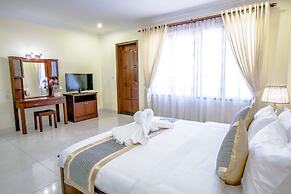 Hampton Hotel & Apartment