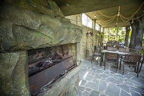 Hotel Chveni Ezo