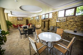 Hotel Chveni Ezo