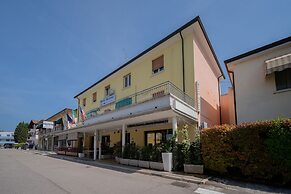 Hotel Benaco Bee Free