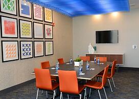 Holiday Inn Express & Suites Pittsburgh - Monroeville by IHG