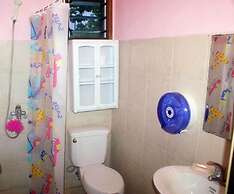 Bluepango Guest House - Hostel