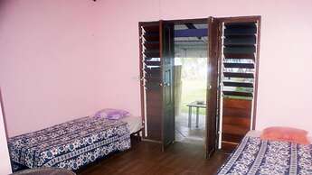 Bluepango Guest House - Hostel