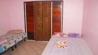 Bluepango Guest House - Hostel